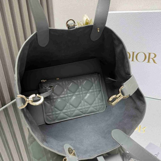 Medium Dior Toujours Bag