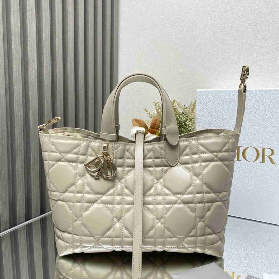 Medium Dior Toujours Bag