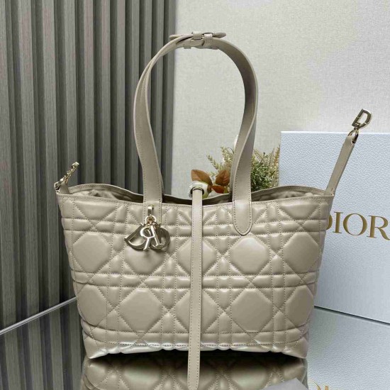 Medium Dior Toujours Bag