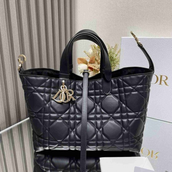 Medium Dior Toujours Bag